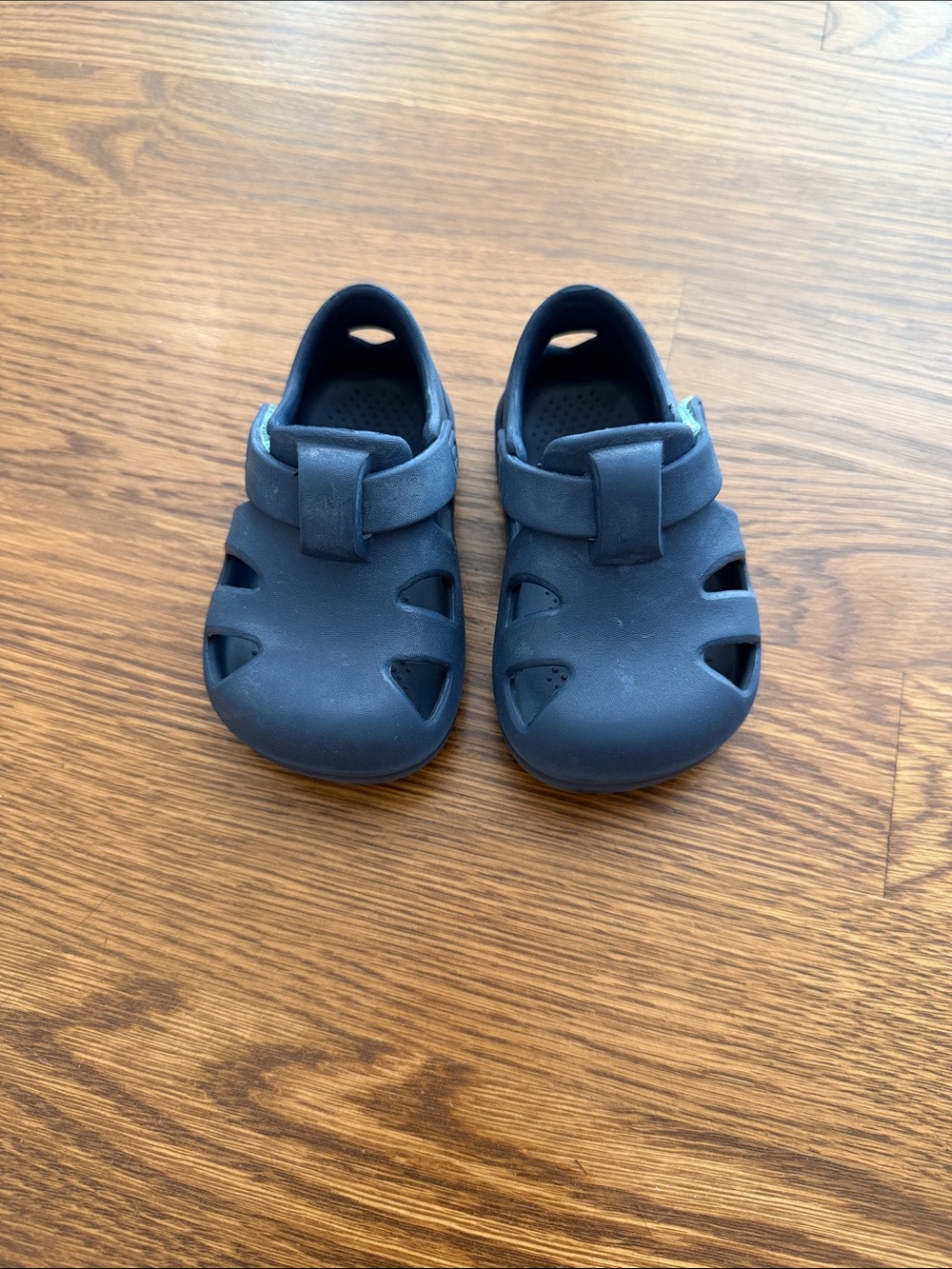 Ten Little Splash Sandals in Navy - Size 4